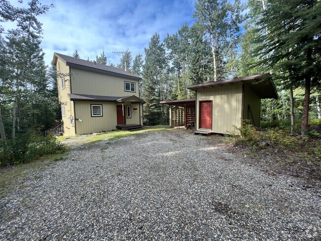 Building Photo - Adorable 4 Bedroom in the Hills! Heat incl... Rental