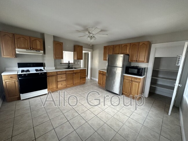 Photo - 655 Green St Unit 2