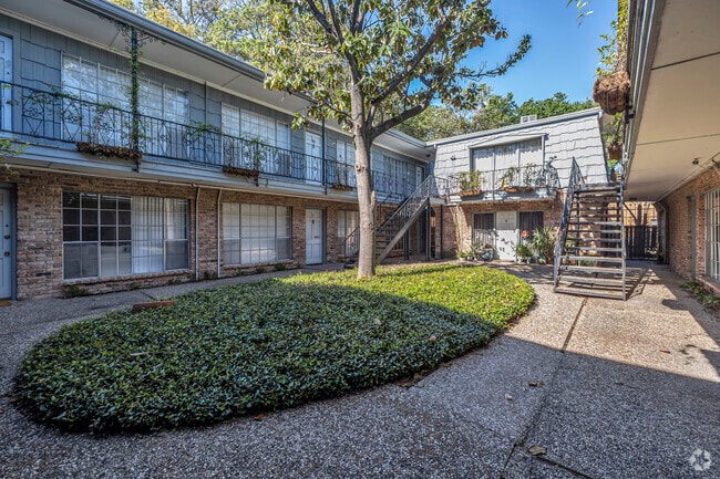 604 W Main St