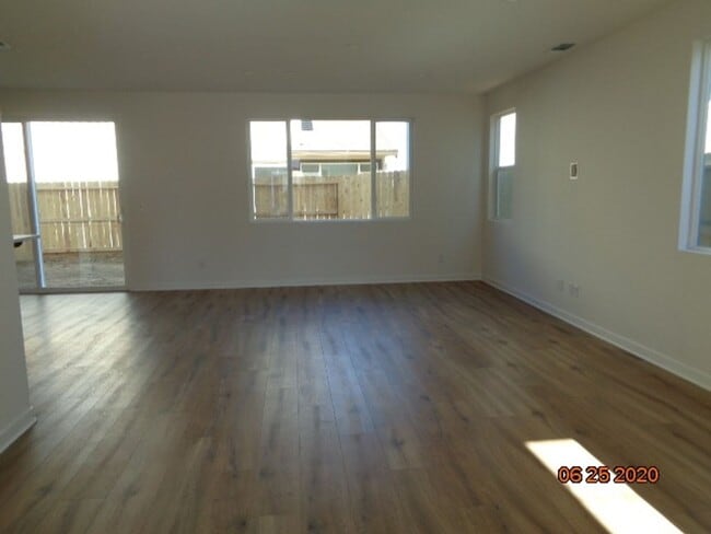 Photo - 519 Datura Dr