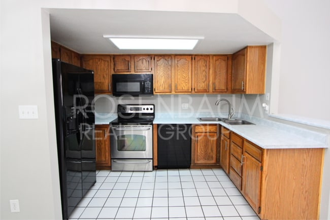 Photo - Cute and cozy 2-beds, 2-baths upstairs con... Unit 214