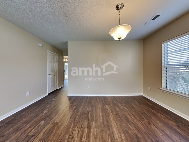 Photo - 133 Broken Branch Dr