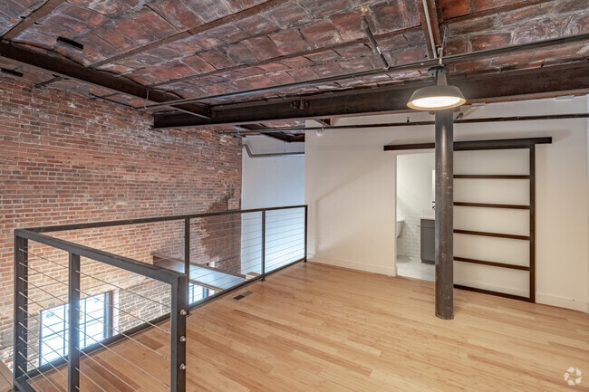 1BR, 1BA - 777SF - Bedroom