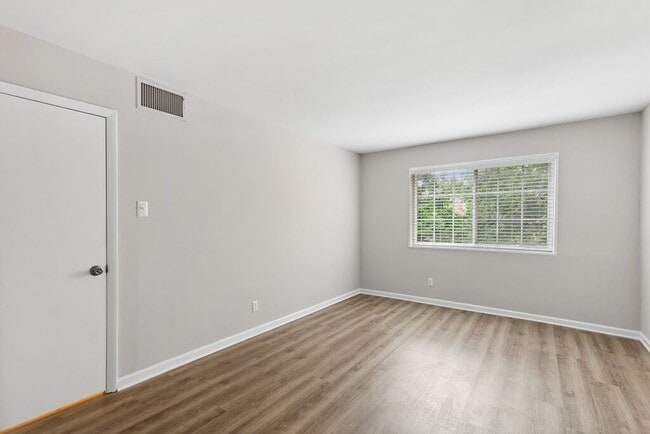 Photo - Leesburg Apartments