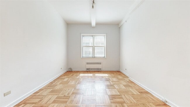 Photo - 67-30 Clyde St Unidad 1D