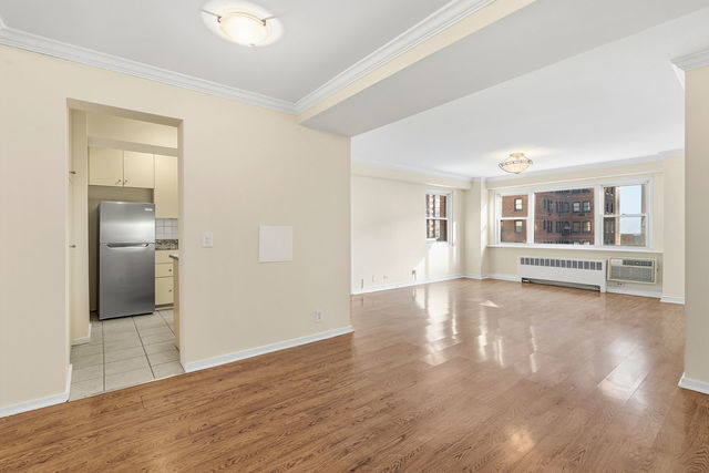 Photo - 2909 N Sheridan Rd