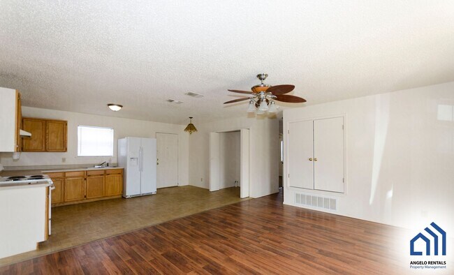 9900 Cottontail Ln