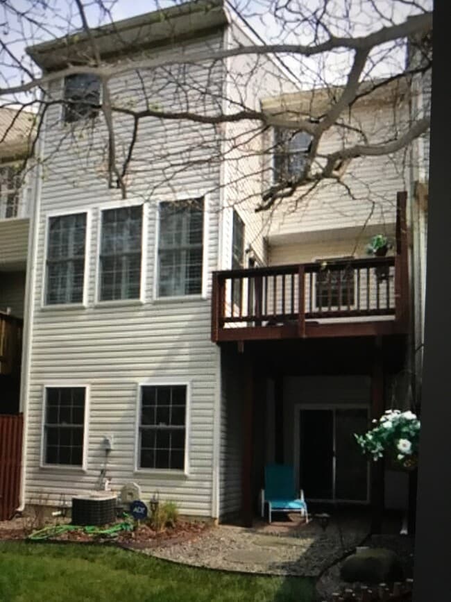 Photo - 205 Tilden Way