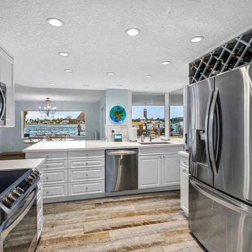 Photo - 844 East Dr