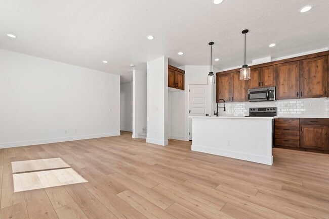 Photo - 33 E Carlton Ave