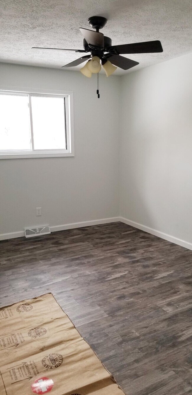 a bedroom - 216 Walnut St