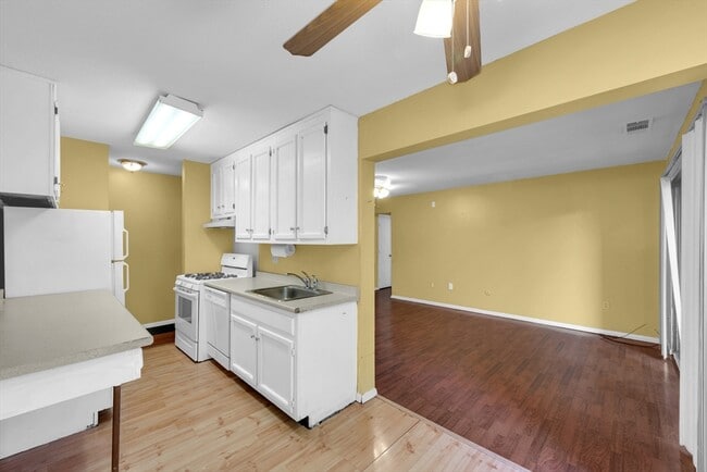 Photo - 6 Shrewsbury Green Dr Unit J