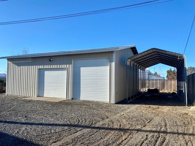 Photo - 3 Bedroom 2 Bathroom house in Crooked River Ranch with huge views and a shop!