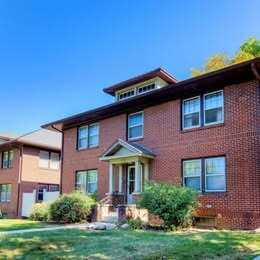 Photo - 1 Br / 1 Ba Historical Apartment in a Beau... Unit #4