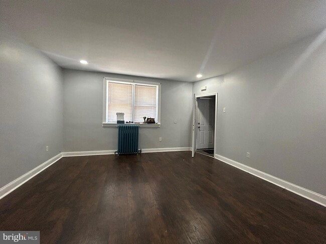Photo - 1860 Wakeling St