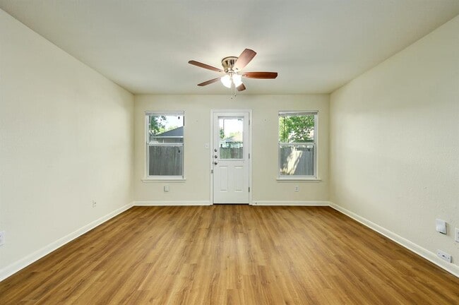 Photo - 1531 Parkfield Cir