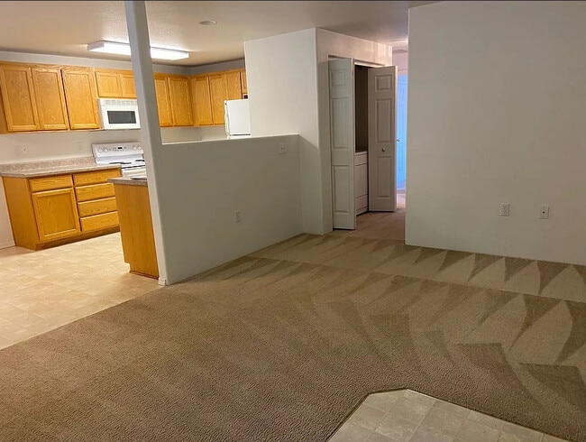 Photo - 70-110 S Haskell St