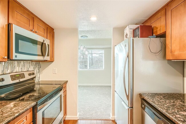 NEW PRICE!!! Modern, Remodeled 2BR/1BA wi... - NEW PRICE!!! Modern, Remodeled  2BR/1BA wi... Rental