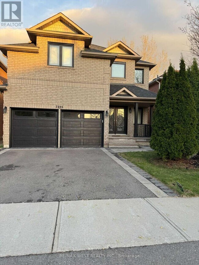 Photo - 7225 Dime Crescent