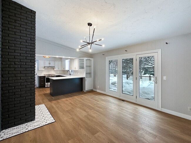 Photo - 645 Windemere Curve