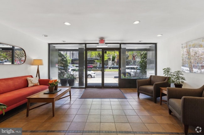 Building Photo - 5112 MacArthur Blvd Rental