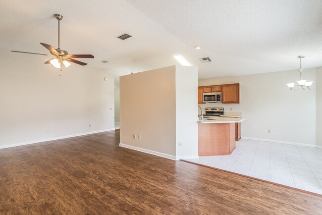 8037 Boonesborough Trail