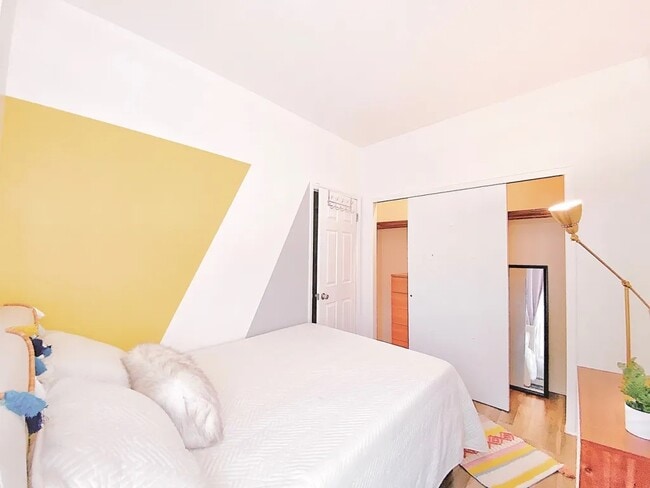 Photo - Furnished room/NOT APARTMENT Unit 2FL