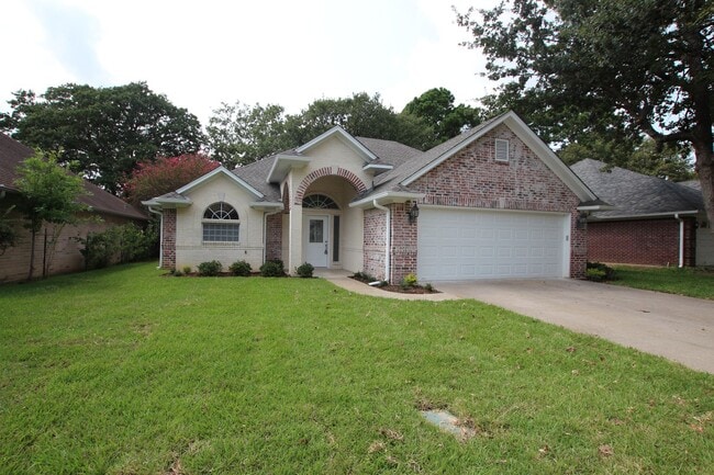 Building Photo - Coming Soon! - Beautiful 3 Bedroom, 2 Bath Home in Tyler! Gated Community!
