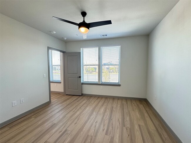 Building Photo - 11604 Stonehollow Dr Unit A14.335