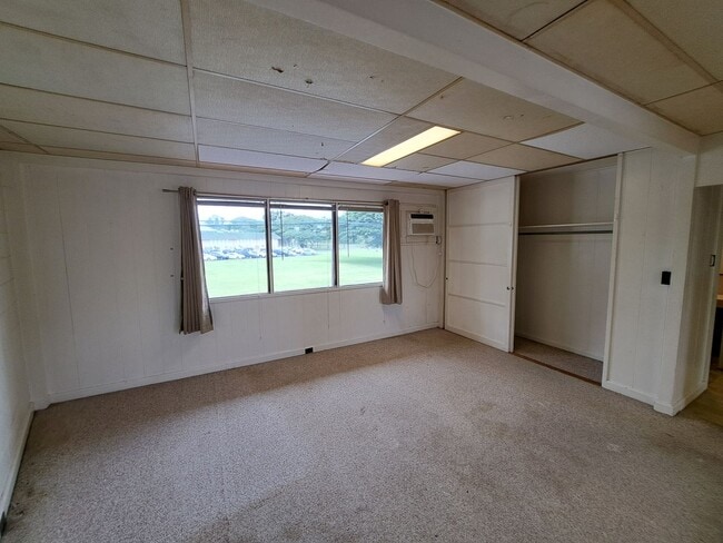 Building Photo - Large Studio Apartment - Unfurnished with AC Unit 209