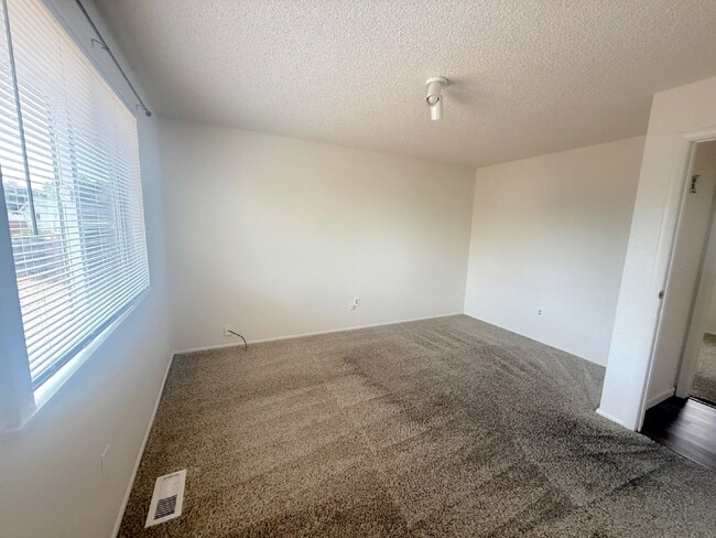 Photo - Spacious 4 Bedroom Home in Meadowood Neighborhood in East Aurora and Minutes to Buckley SFB