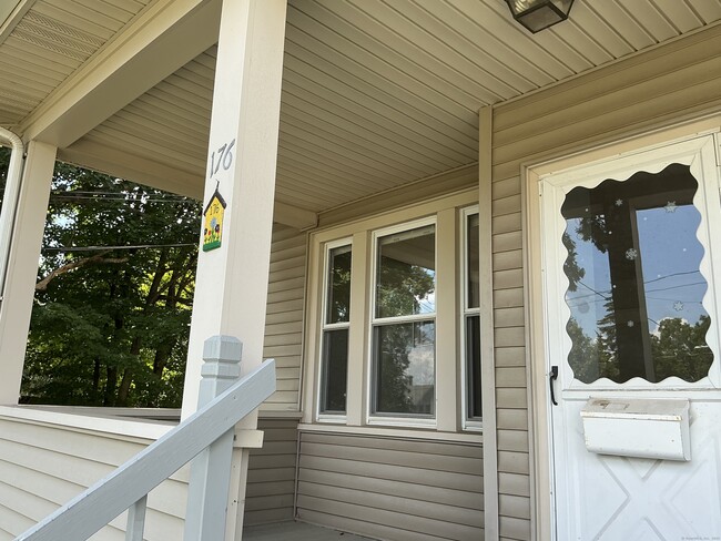 Photo - 176 McClintock St