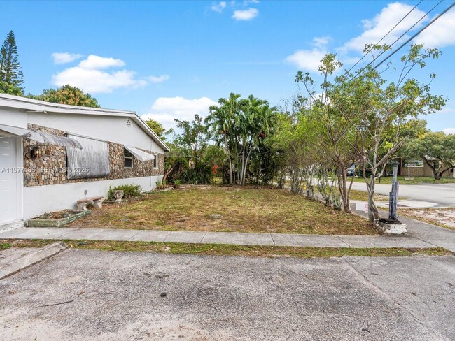 Building Photo - 4331 SW 31st Dr