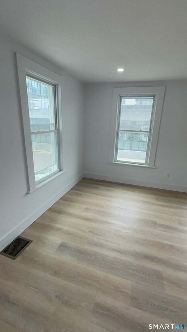 Photo - 26 Rowan St Unit 2