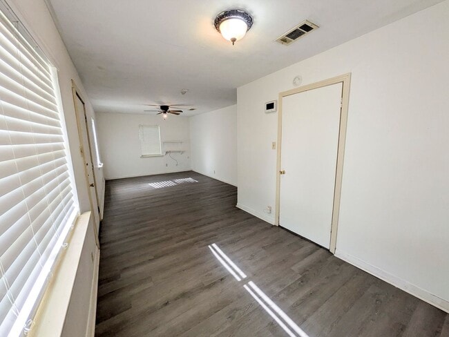 Photo - 4185 Steelton St