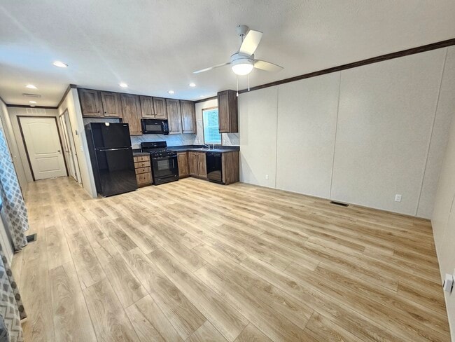 Photo - 46000 Geddes Rd