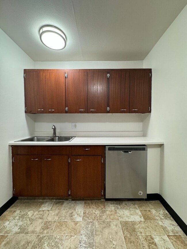 Photo - Reed Neighborhood Gem~ Great Natural Light~ Fenced Front Patio~ Onsite Laundry~ Off Street parkin... Unit 4610