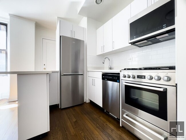Building Photo - EAST 46 STREET Unit 8M