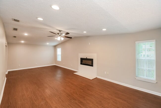 Photo - 8109 Grampell Dr