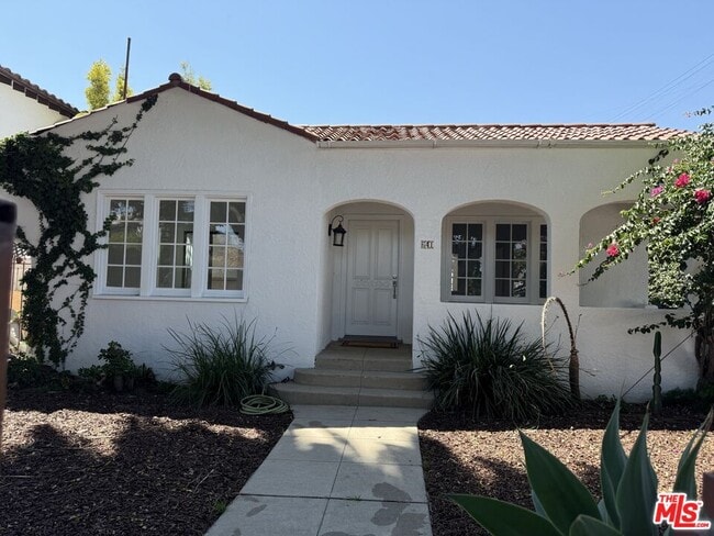 Photo - 641 N Martel Ave Casa