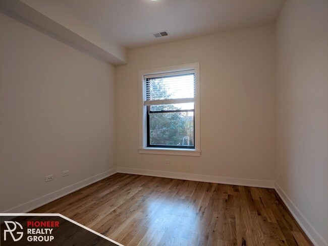 Photo - 2211 W Eastwood Ave Unit 3