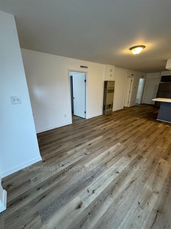 400 Birch St Unit Downstairs