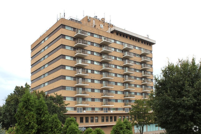 Photo - Brentmoor Retirement Community