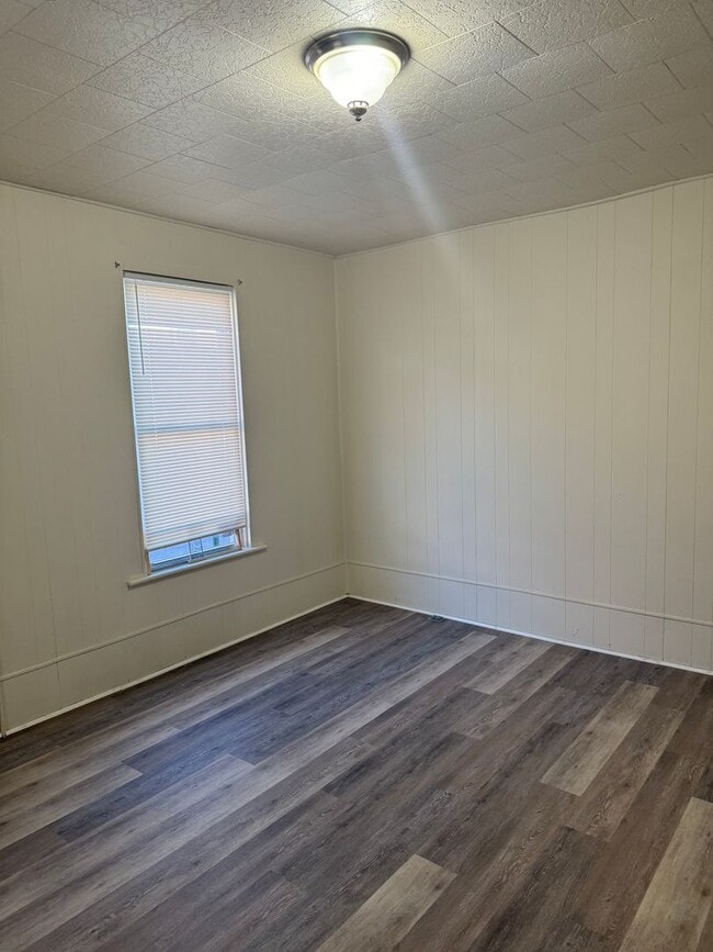 Photo - 3 bedroom, 1 bath, 3 story half double house