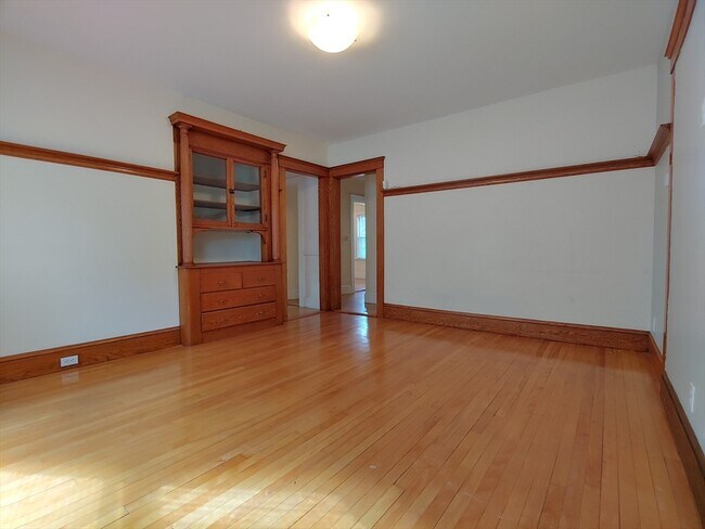 Photo - 76 Wenham St