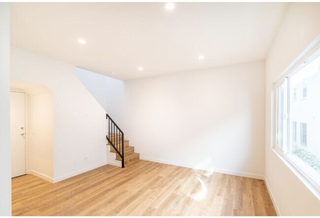 6120 Eleanor Ave