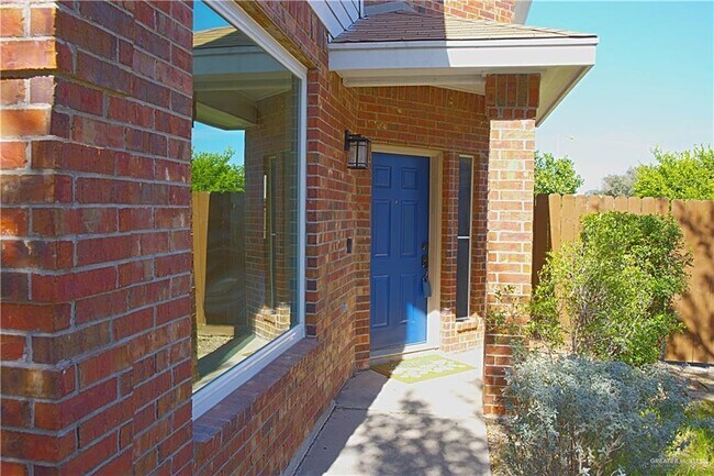 Photo - 27 Fern Ave W