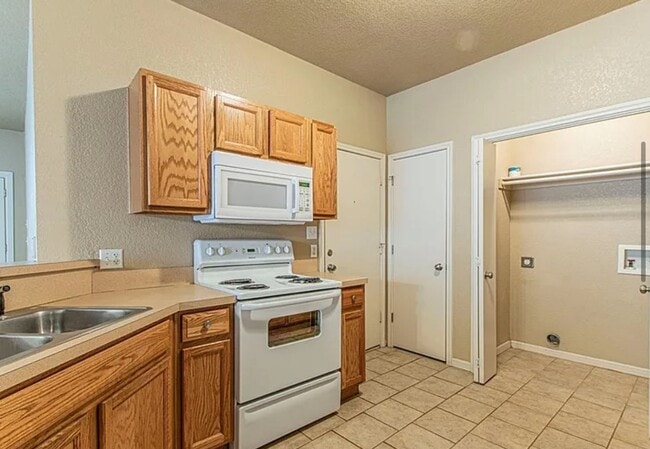 Photo - AVAILABLE NOW! (SECTION 8 ACCEPTED)