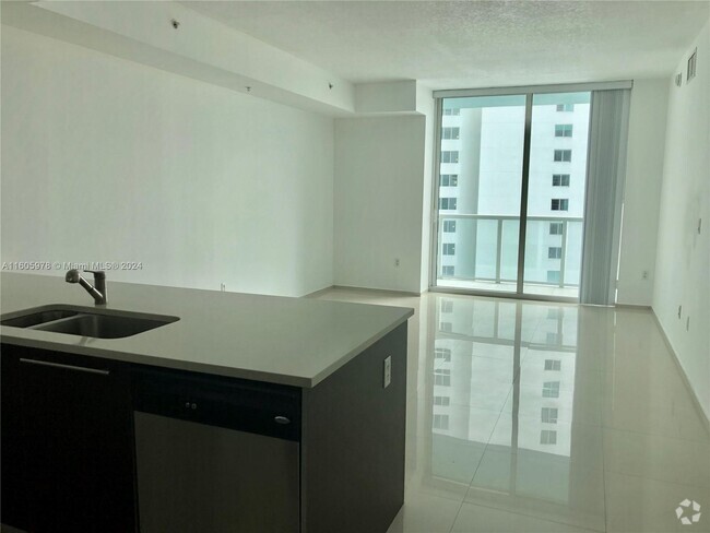 Building Photo - 1900 N Bayshore Dr Unit 1609 Rental