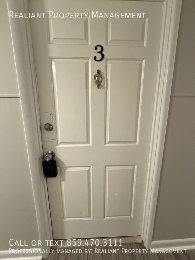 Building Photo - 2082 Fairmont Ct